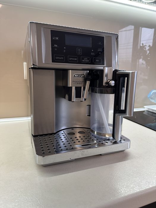 Vand espresor Delonghi PrimaDonna Avant