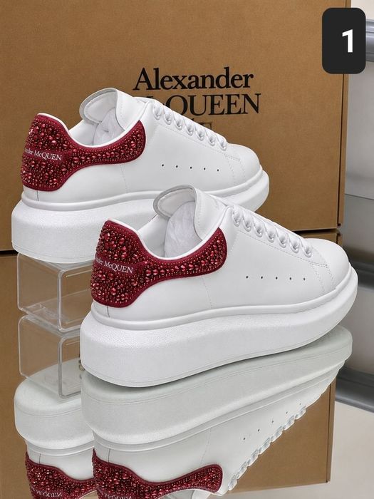Adidasi dama McQueen
