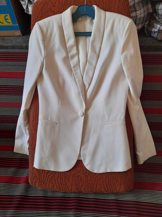 Продавам дамско сако