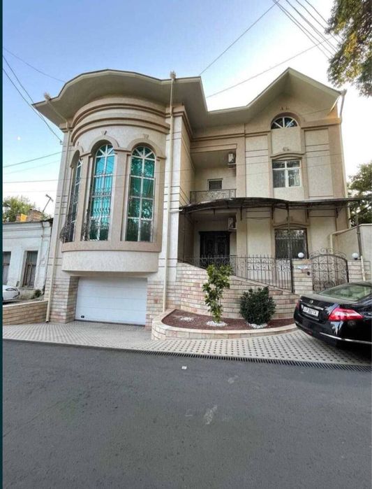 Гостиница России-Сдается дом из 10 комнат в самом центре города!