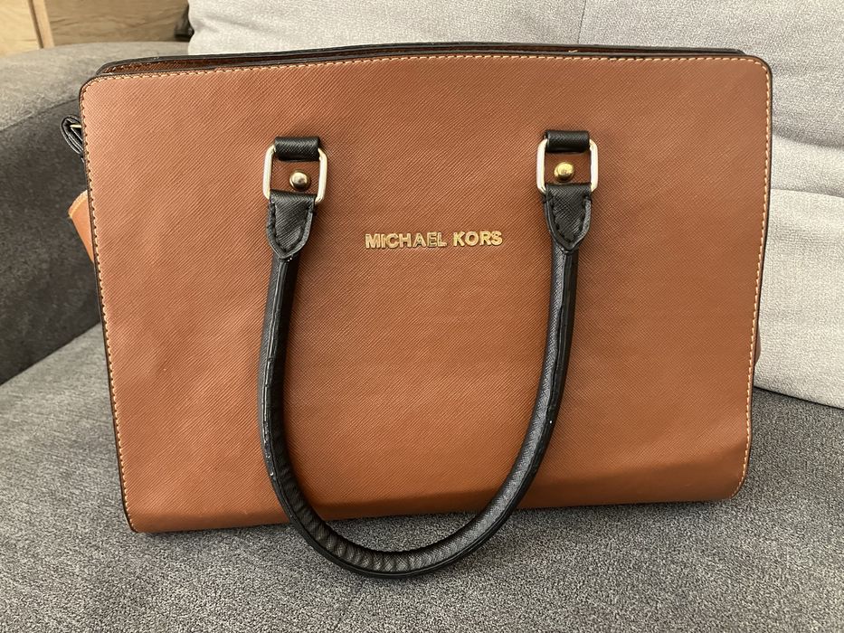 Евтини дамски чанти Michael Kors в тъмно синьо и кафяво кожени