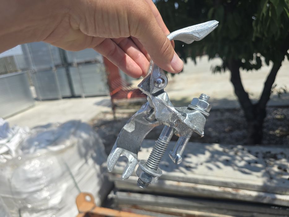 Съединители и жабки за скеле