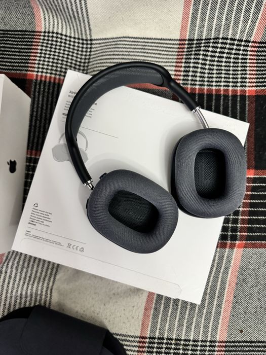 Продам наушники AirPods Max