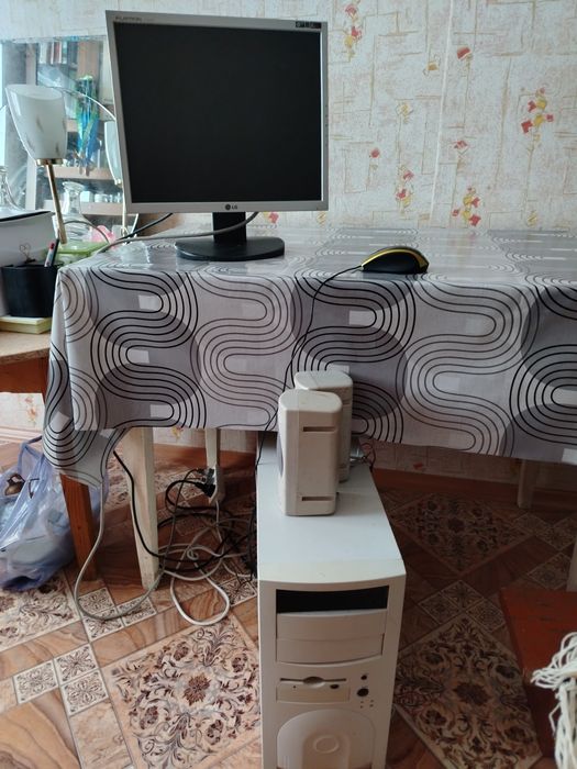 Продам простой компьютер с дисководом