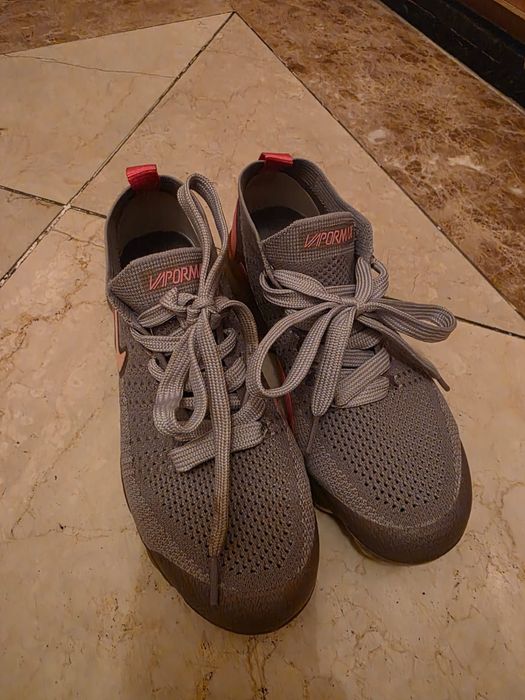 Продаю  кроссовки