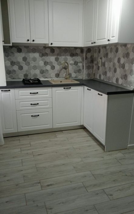 Închiriez apartament cu 2 camere