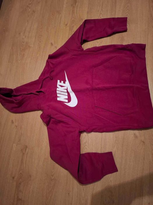 Суичър на Nike (M РАЗМЕР)