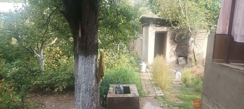 Uy sotiladi Kodastr bor 4 hona tapchan oshxona agarot