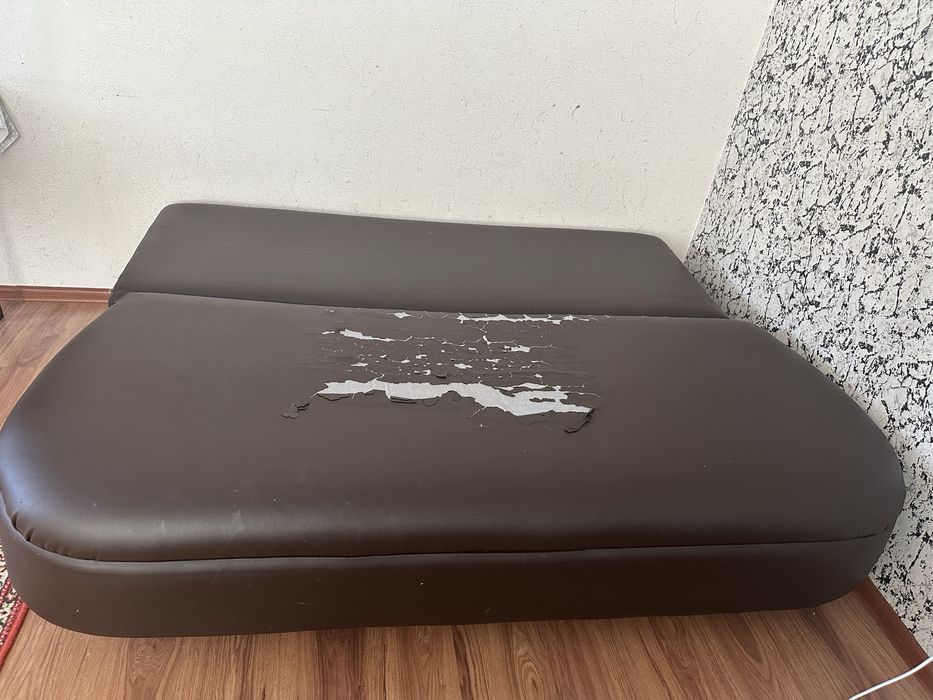 Продам диван недорого