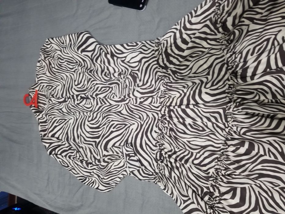 Продаетчя,платье