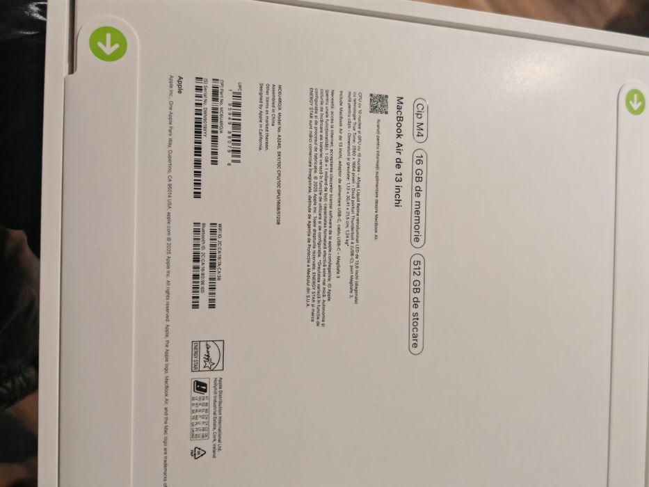 MacBook Air de 13 inchi - cip M4 - Sigilat