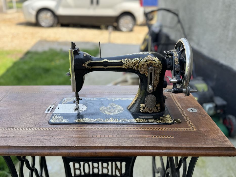 Mașină de cusut vintage Gritzner – model manual, anii 1900