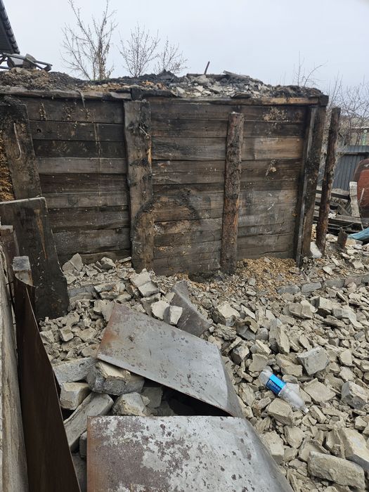 Отдам даром самовывоз район Казкрай доски старые на временный забор