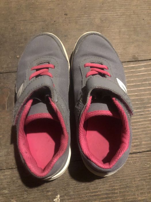 Vand adidasi Newfeel, nr 30, stare foarte buna