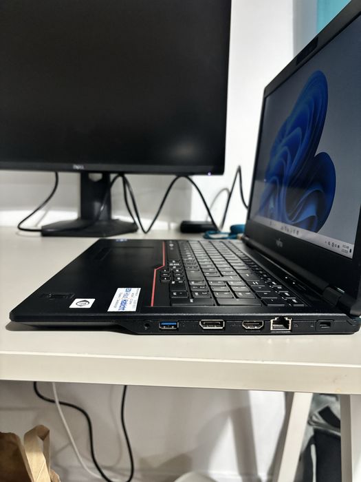 Fujitsu Siemens • i5 -11 th gen• SSD 256gb• model 2022• taste luminate