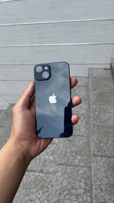 Продам Iphone 13