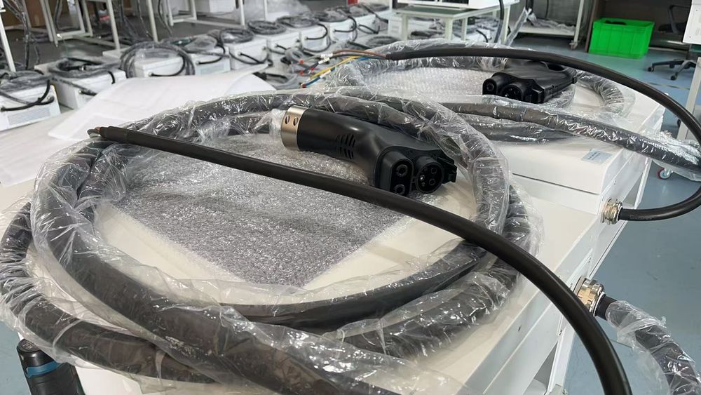 В наличии. Зарядное станция для 380w -  11kw, 20kw, 30 kw и 40 kw