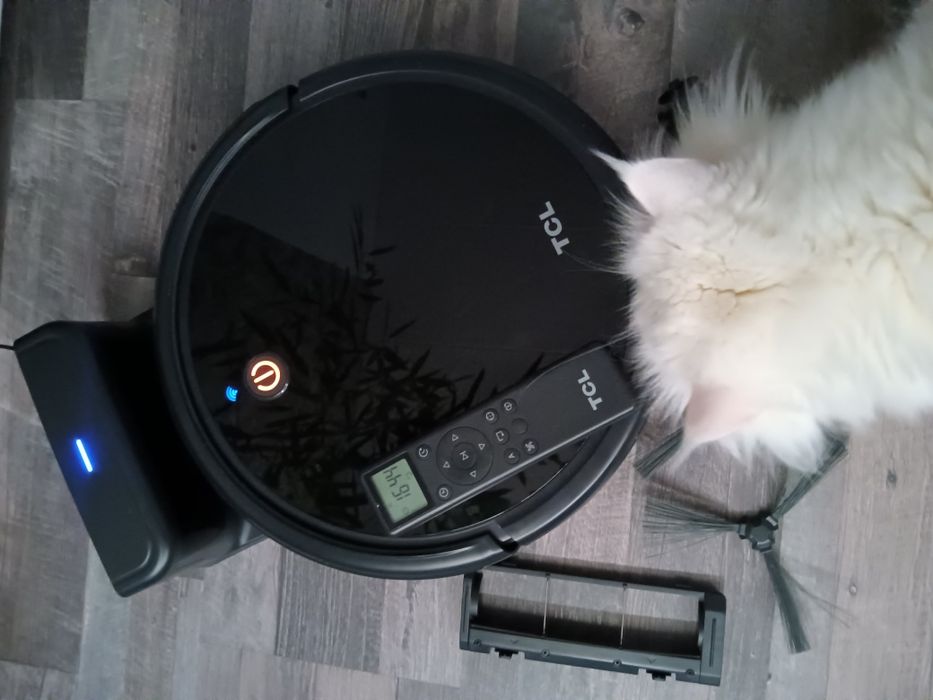 Продавам Прахосмукачка робот