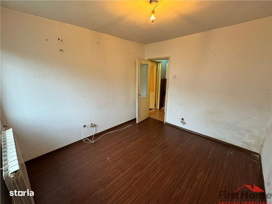 2 camere, zona sud, etaj 3\/4, izolat, termopan (necesita renovare)