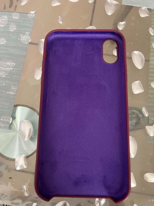 IPHONE XR Запазен и работи нормално.