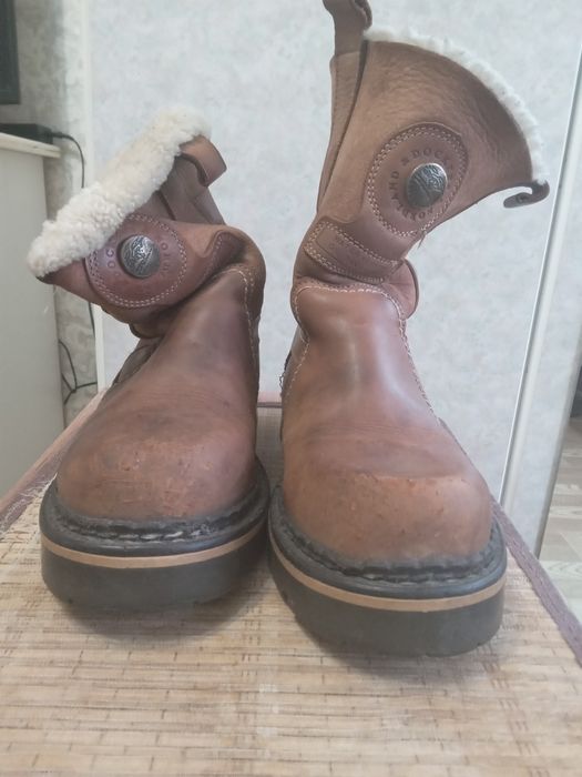 Продам  сапоги-ботинки.
