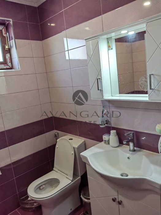 оф.21439 Триетажна Къща Прослав