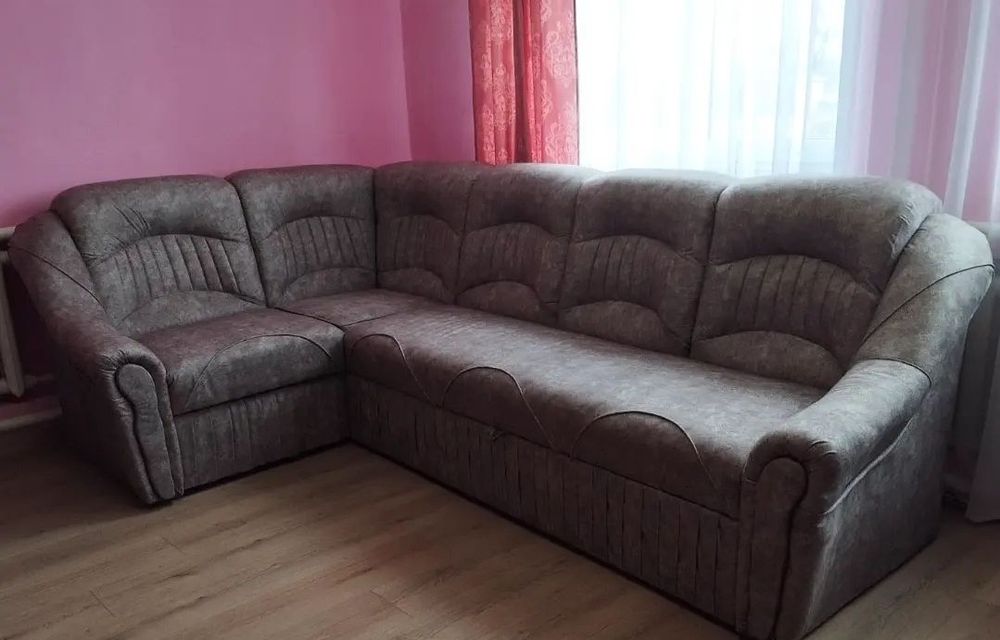 Отдам даром забирите . Диван. Кровать.