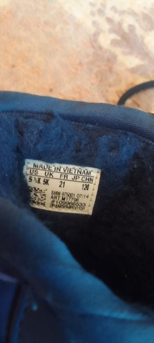 Продам детские ботинки Adidas