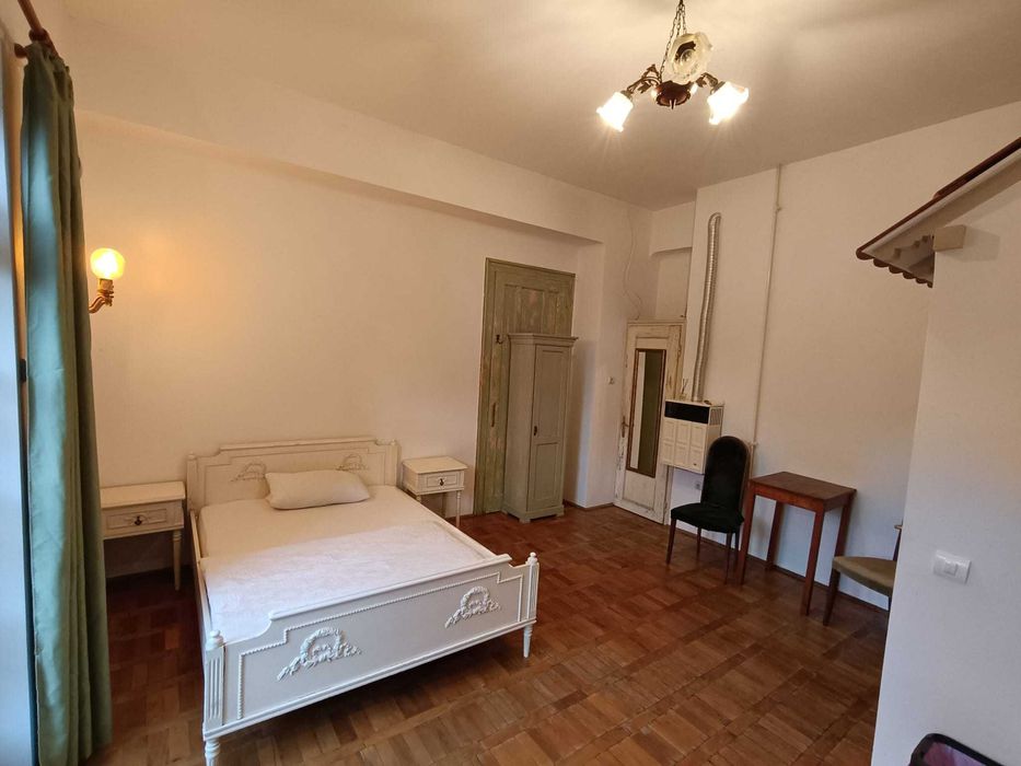 Casa vila interbelica , central, str Iorga, o camera cu terasa
