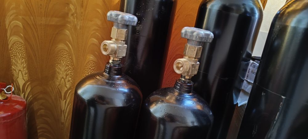 Продам  балоны, семи литровые  по 40000 тнг  закаченные углекислотой