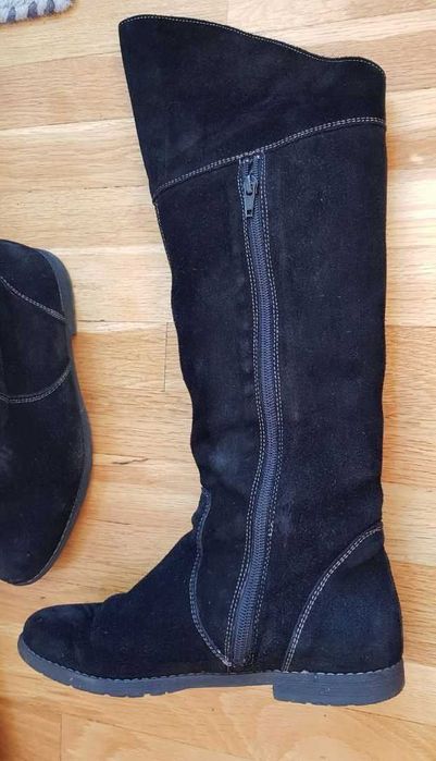Cizme inalte, piele intoarsa, negre. marimea 37