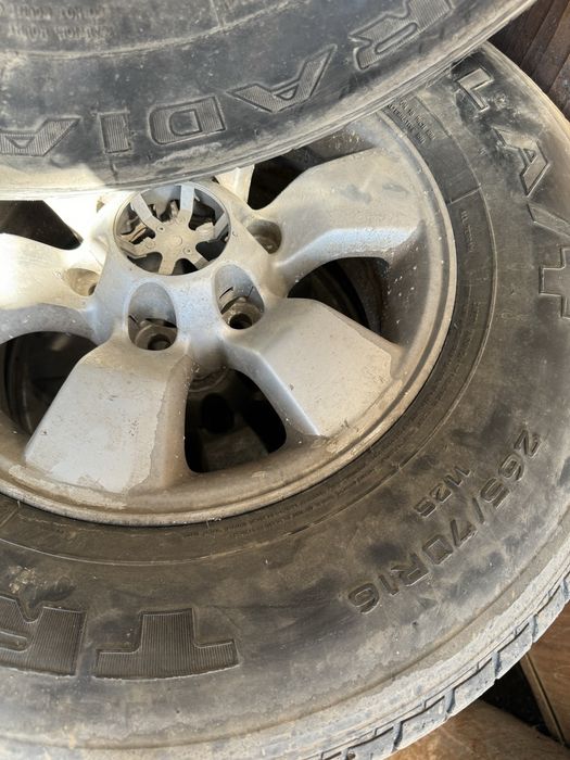 Диски с шинами на Прадо