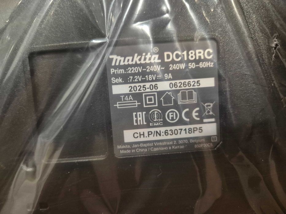 Комплект Макита 2бр оригинални батерии 5Ah Makita BL1850B и оригинално бързо зарядно Makita DC18RC LXT 18V