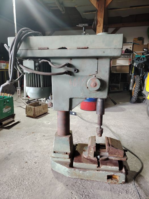 Настолна трифазна бормашина