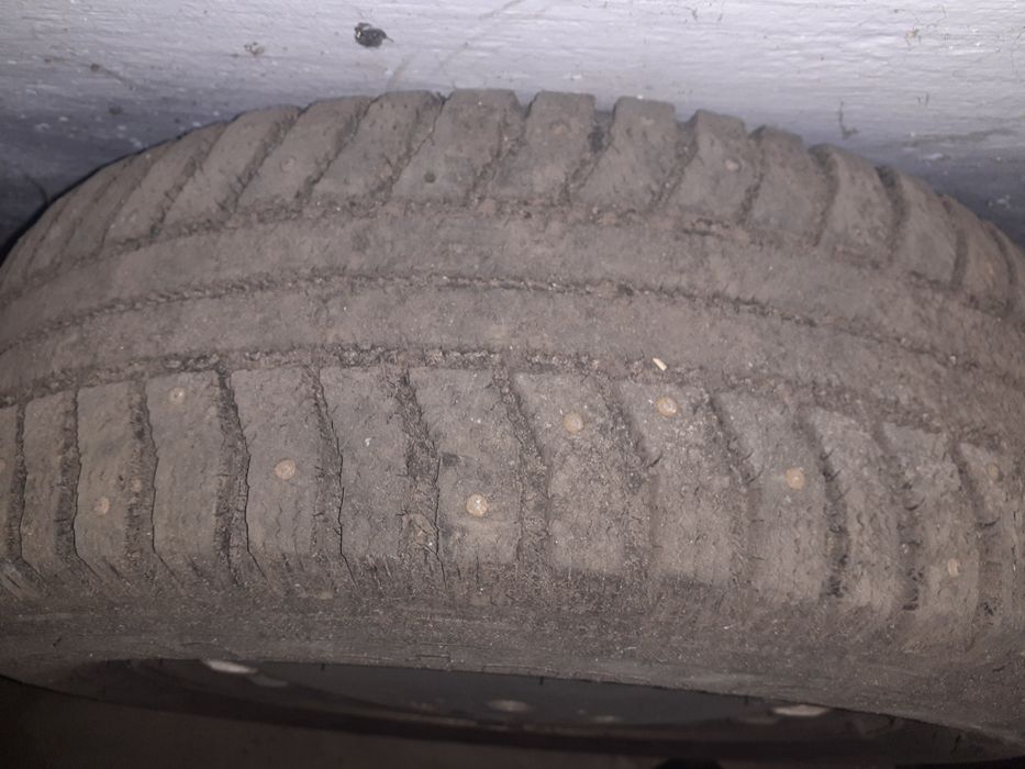 Продам 2 комплекта шин