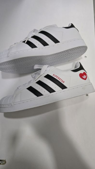 Продам красовки adidas