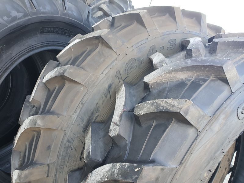 12.4-32 sau alte dimensiuni spre lichidare stoc noi agricole cauciucur