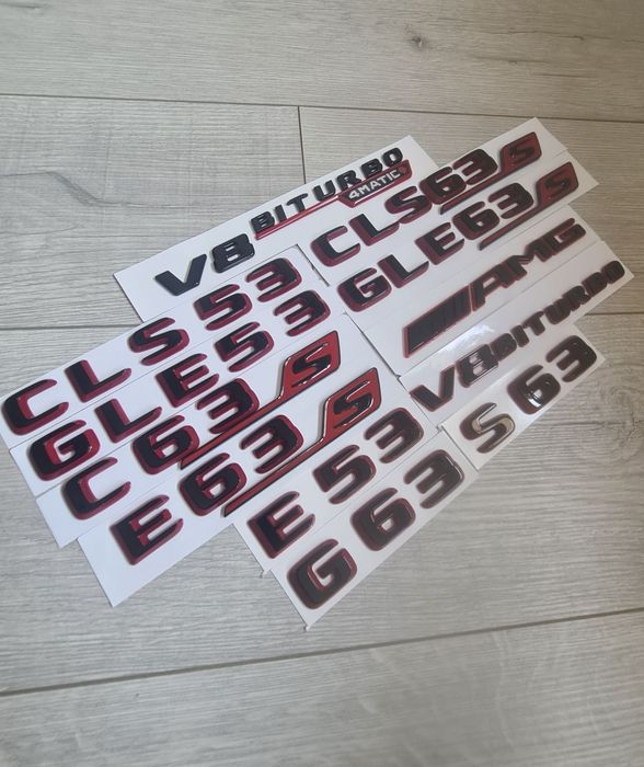 Emblema-Mercedes-Bicolora-Rosu-Negru-AMG-V8-Biturbo-4-Matic-CLS53-CLS63S-GLE53-GLE63S-C63S-E63S-G63-S63-Poze-Reale-Calitate-Premium