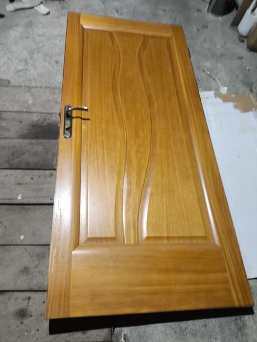 Дверь деревянная