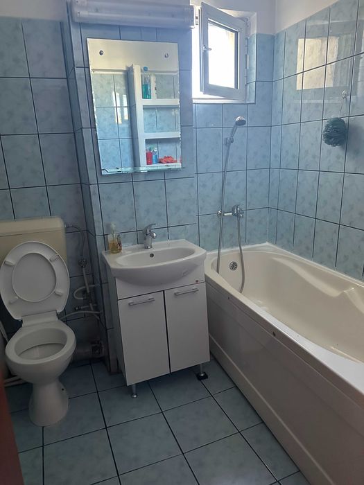 Proprietar inchiriez apartament 3 camere