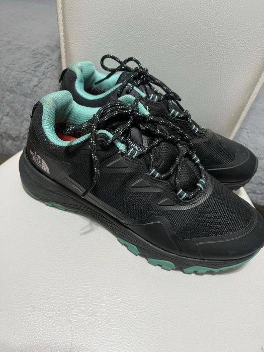 Кроссовки женские North Face