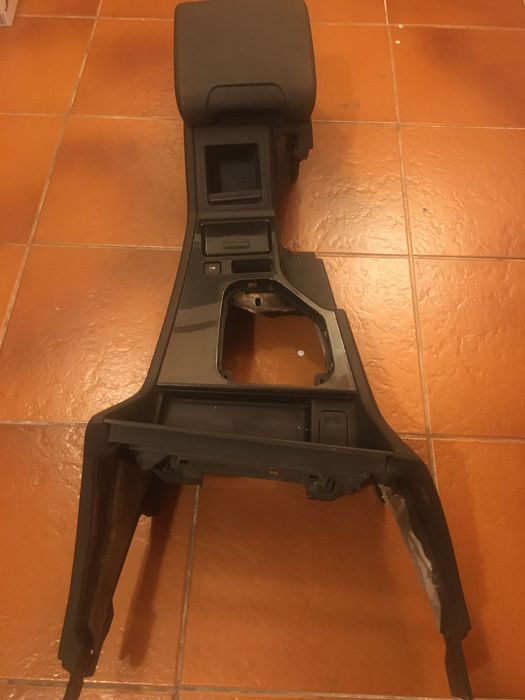 Централна конзола с подлакътник за Е39