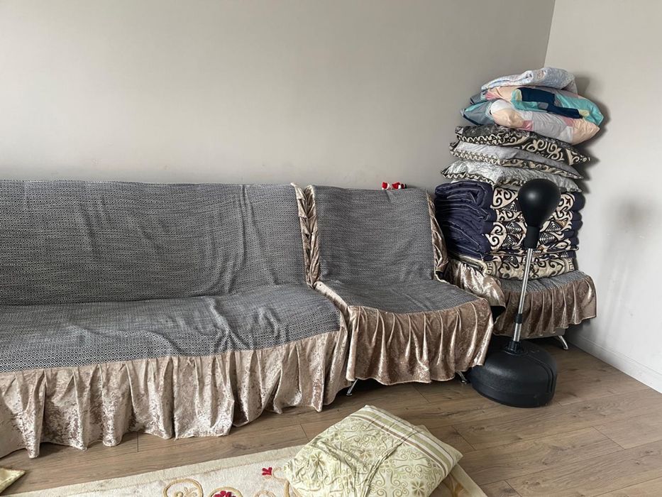 Диван с креслом и пуфиком