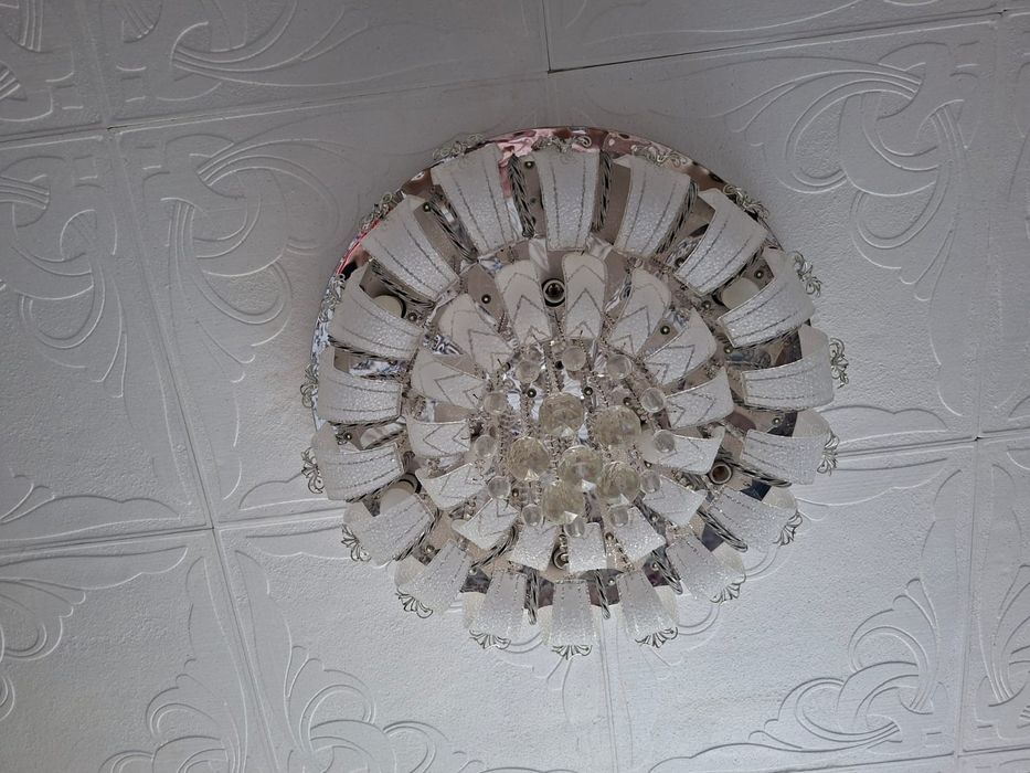 Продаю люстру. Цена 15000