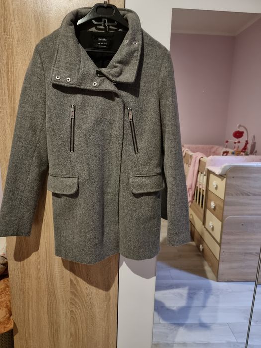 Сиво палто Bershka