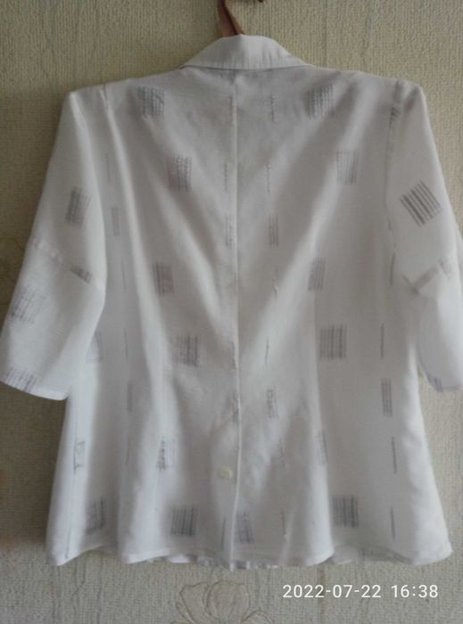 Блузку классическую продам