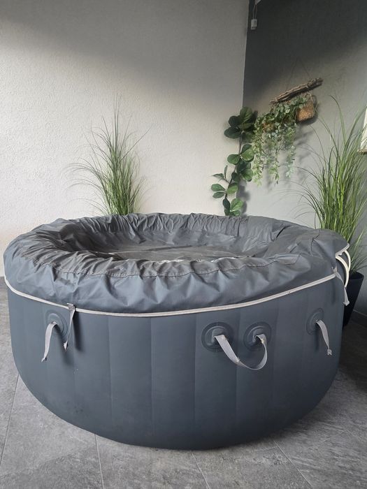 Vand jacuzzi folosit foarte putin