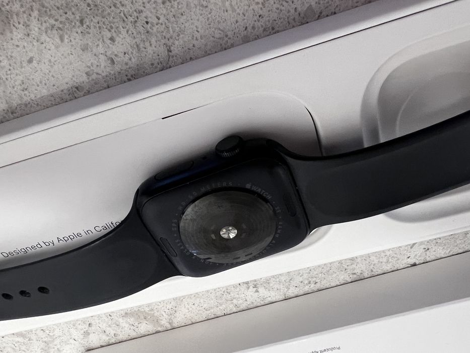 Apple watch SE smartwatch