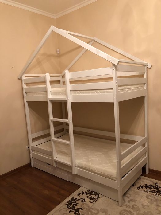 Двухъярусная кровать