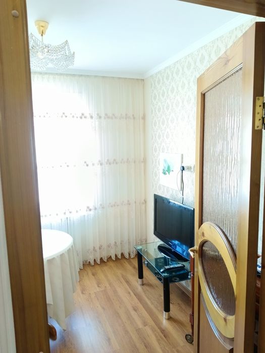 Продам двухэтажную 5 комн. квар. 1 - 80- 6 этаж